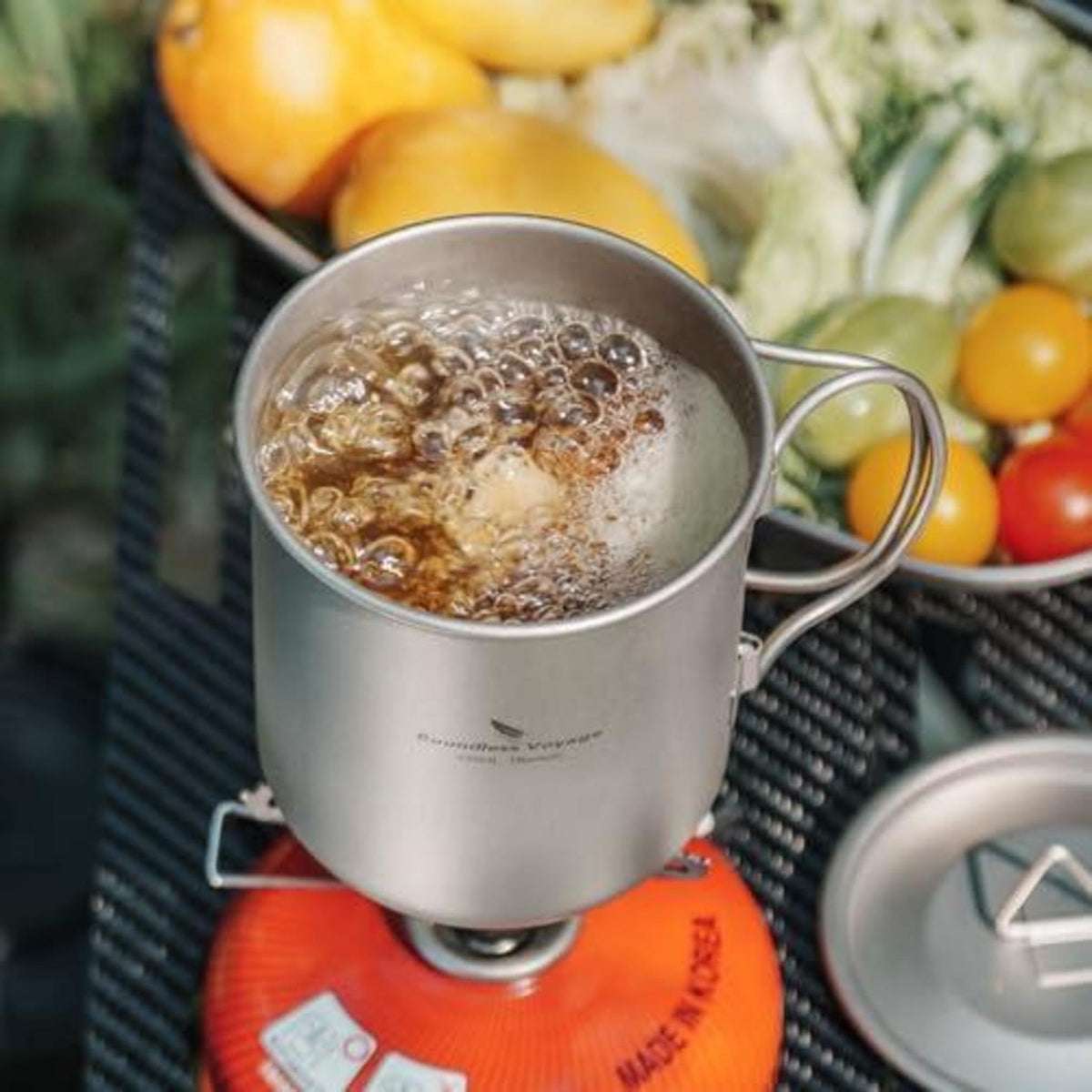 Titan Becher mit Deckel & Griff – Camping Tasse für Outdoor & Picknick