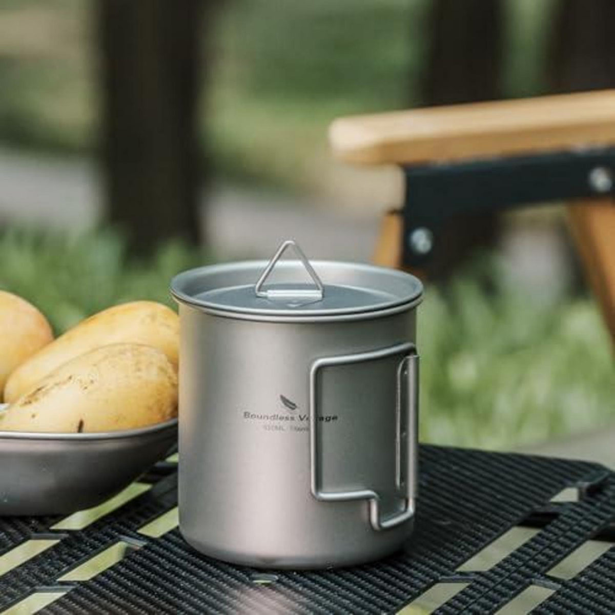 Titan Becher mit Deckel & Griff – Camping Tasse für Outdoor & Picknick