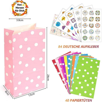 Bunte Geschenktüten mit Aufklebern für Hochzeit und