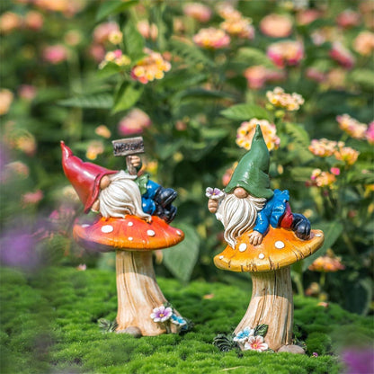 2er Set Lustig Gartenzwerge auf Pilzen liegende Herbstdeko