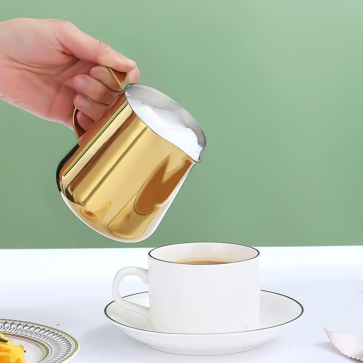 Milchschaumkrug Gold 350ml mit Latte Art Stift