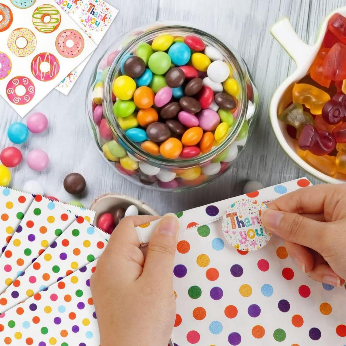 18 Stück Papiertüten Geschenktüten Kindergeburtstag Aufkleber 24x13x8 cm Candy