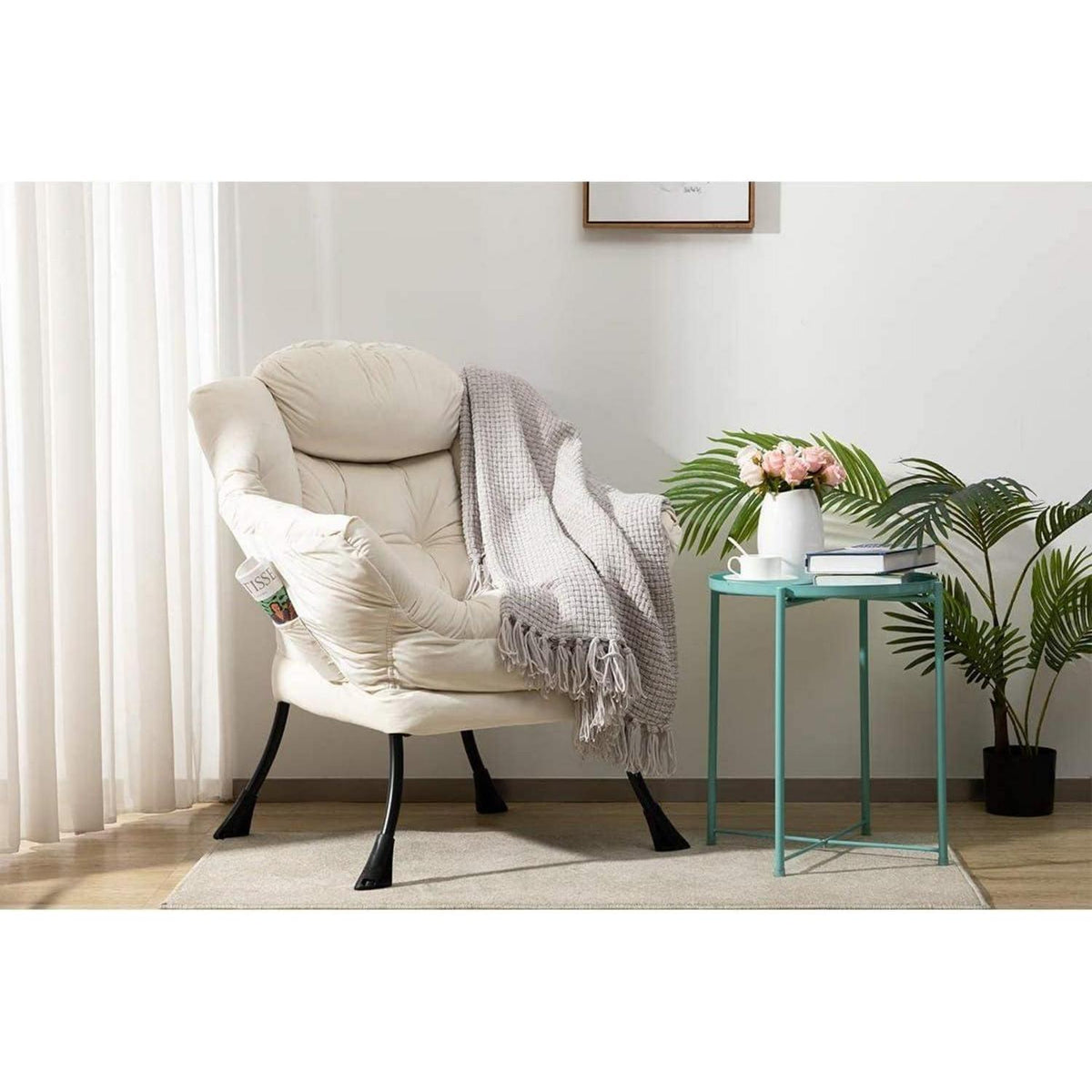 Beiger Samt Ohrensessel mit Stahlrahmen – Relaxsessel Wohnzimmer