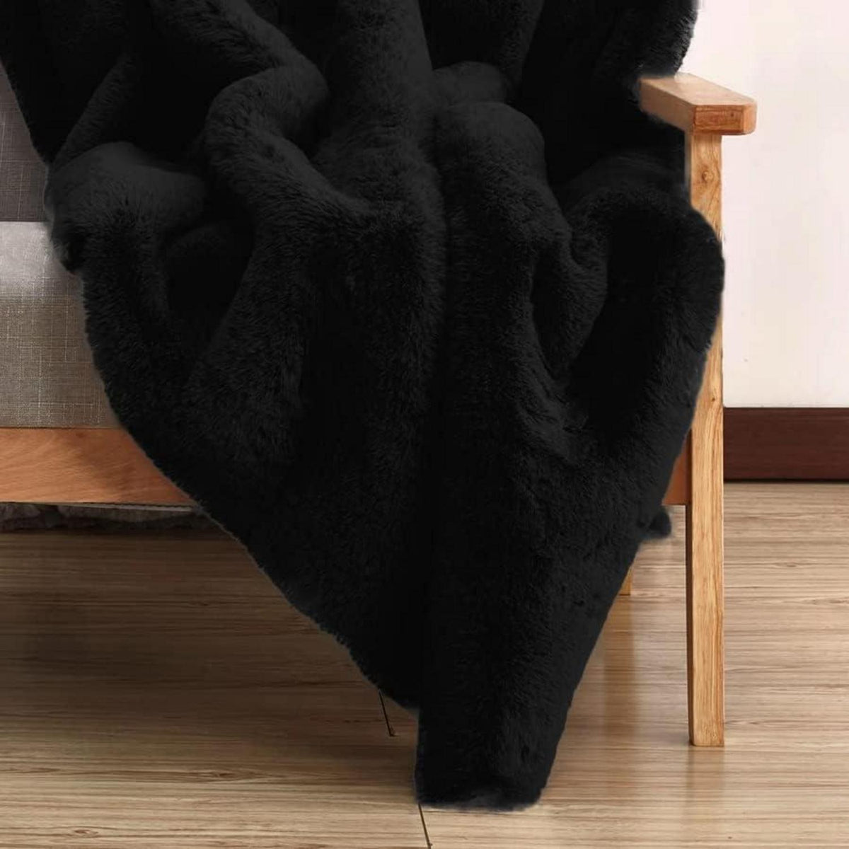 Flauschiger Kunstfell Teppich Schwarz 180x270 cm – Weicher Wohnteppich