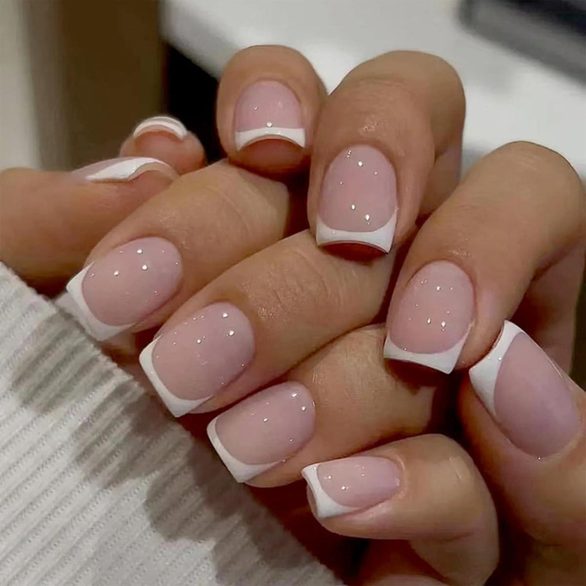 Kurze Square Rosen Nude Pink Press on Nails mit Kleber