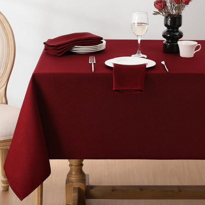 Rote Tischdecke geometrisch 150x210 cm – Jacquard & Flüssigkeitssicher