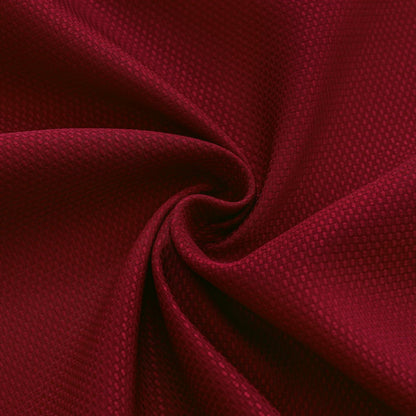 Rote Tischdecke geometrisch 150x210 cm – Jacquard & Flüssigkeitssicher