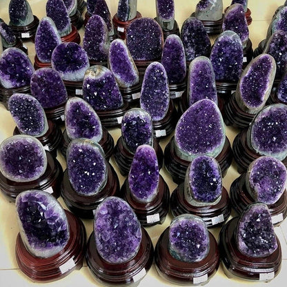 Natürliche Amethyst-Cluster-Geode, Lila