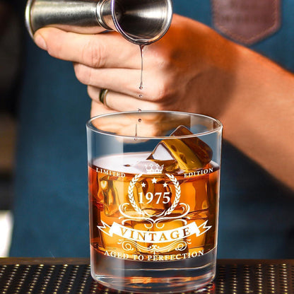 Whiskyglas 1974 für Männer zum 50. Geburtstag in Holzkiste