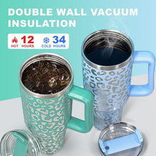 Isolierter Thermobecher mit Strohhalm und Henkel