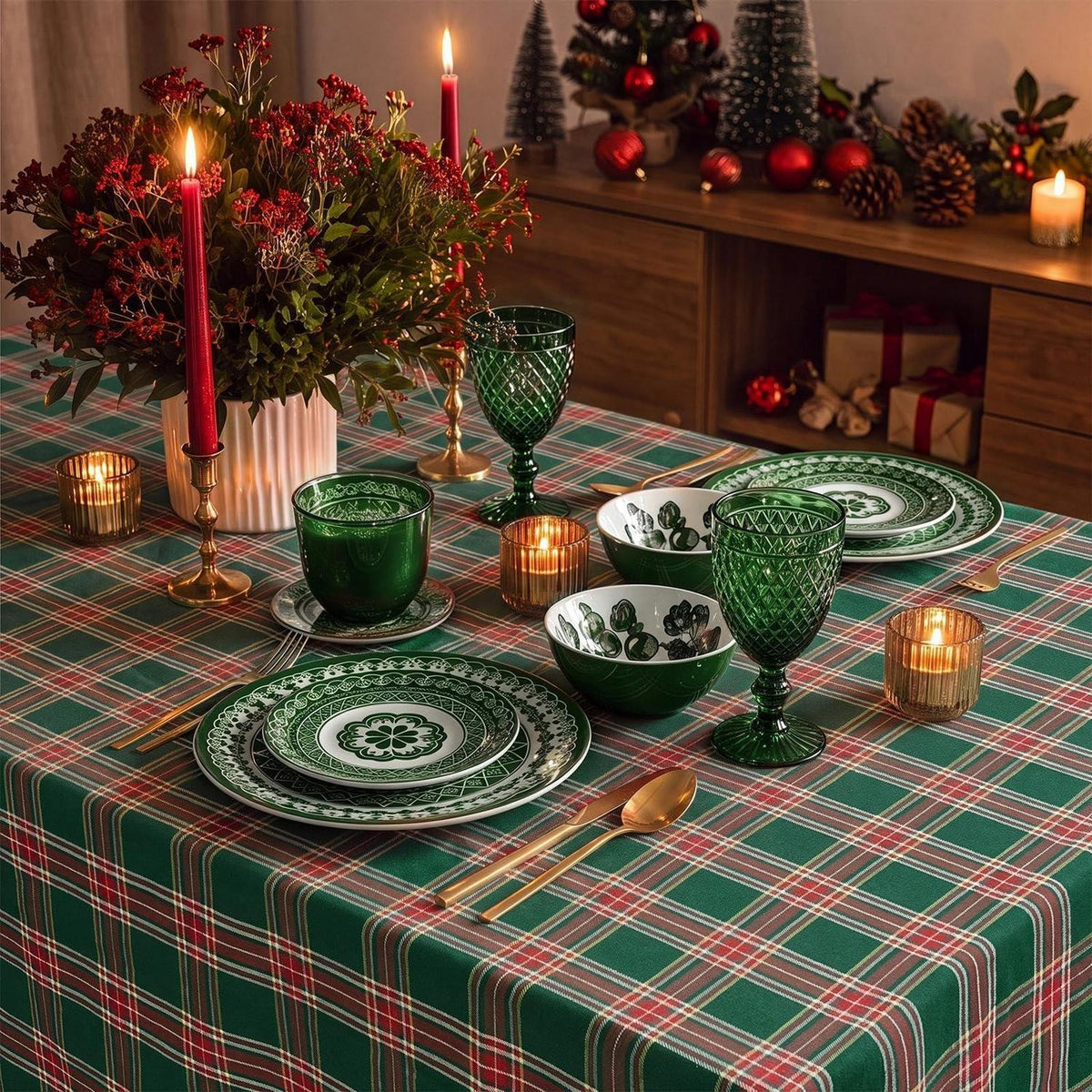 Weihnachtliche Tischdecke kariert grün 137x274 cm