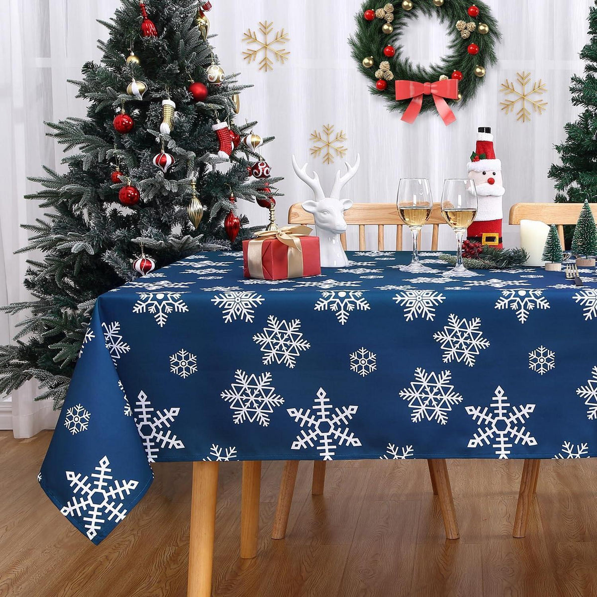 Weihnachtliche Tischdecke Blau mit Schneeflocken, 137x137cm