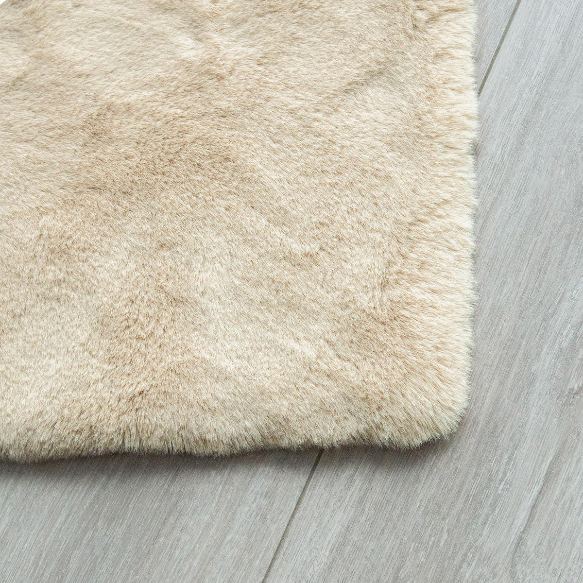 Flauschiger Kunstfell Teppich Beige 150x215 cm - Kuschelig & Waschbar