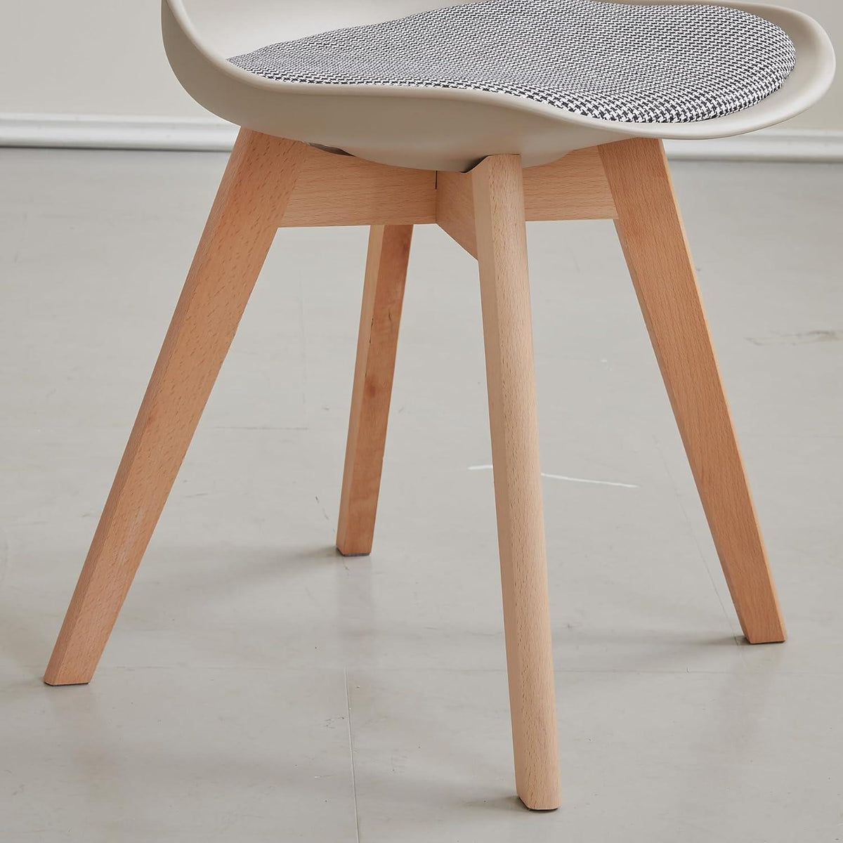 Skandinavische Esszimmerstühle 4er-Set, Massivholz, Gestreift Beige