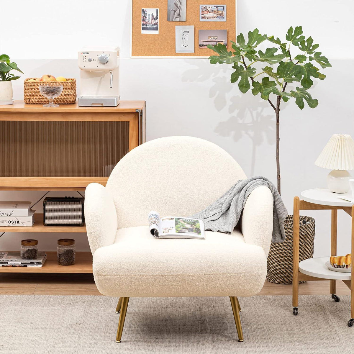 Moderner Loungesessel mit weichem Teddystoff & goldenen Beinen – Weiß
