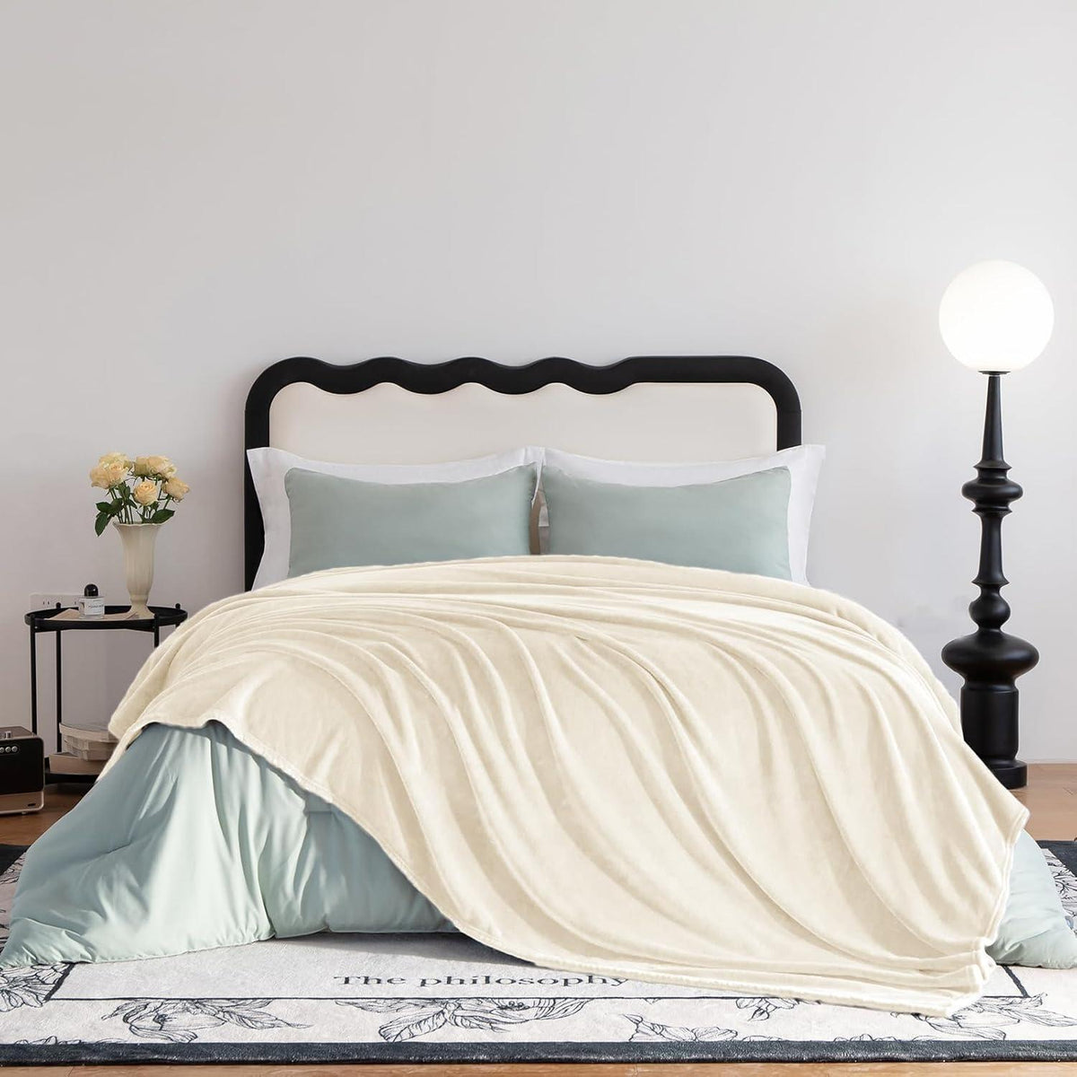 Kuscheldecke Flanell 150x200 cm Creme - Weich & Warm für 4 Jahreszeiten