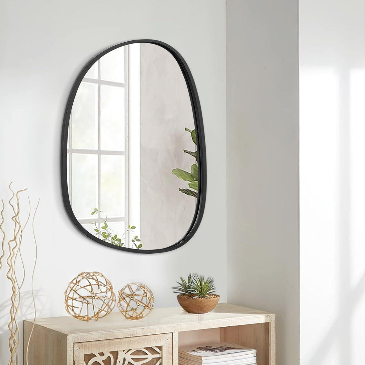 Schwarzer Asymmetrischer Wandspiegel Holzrahmen Modern 65x45 cm