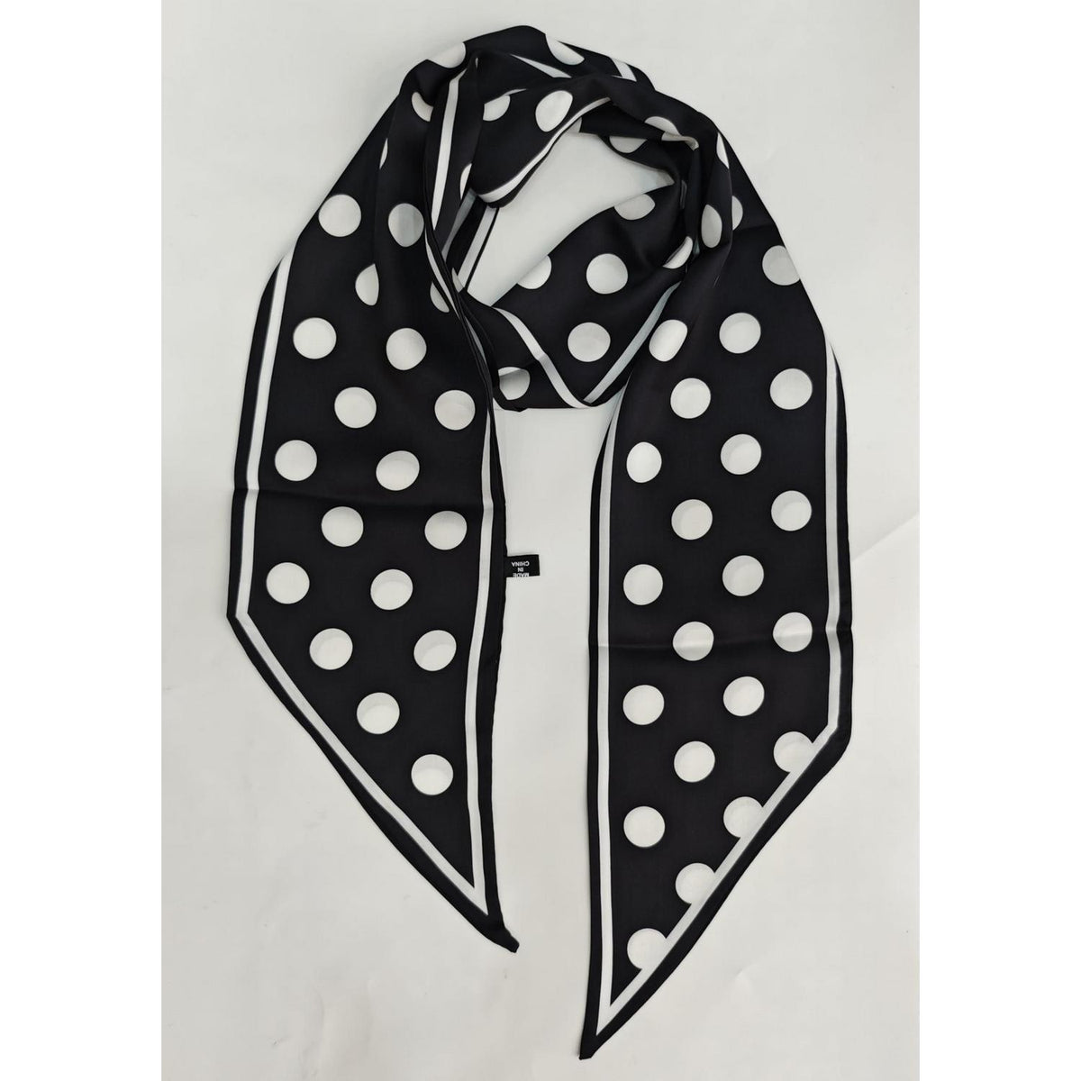 Langer Satin-Schal mit Polka-Dot-Muster und Bundfunktion