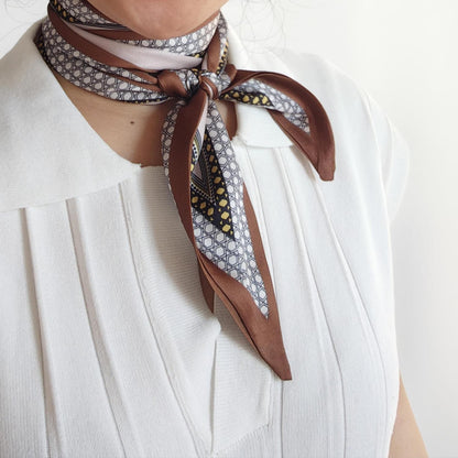 Langer Satin-Seidenschal mit Diamant-Muster in Braun-Champagner
