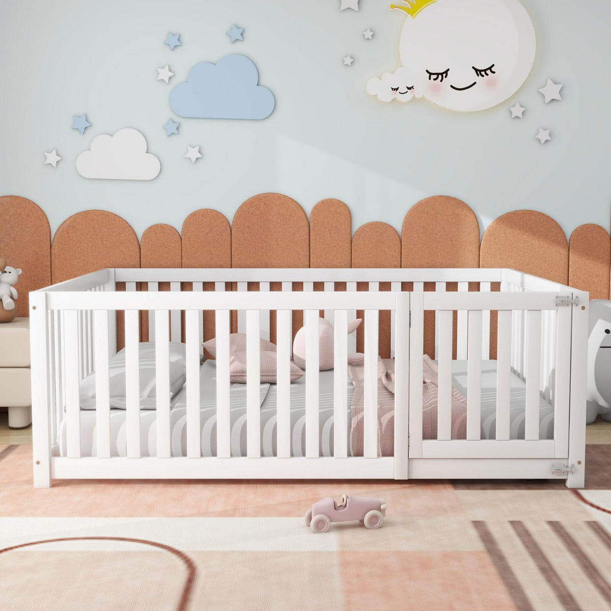 Jovify Kinderbett 140x200 cm Montessori Bodenbett mit Tür und Rausfallschutz Zaun aus Massivholz Weiß