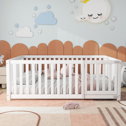 Jovify Kinderbett 140x200 cm Montessori Bodenbett mit Tür und Rausfallschutz Zaun aus Massivholz Weiß