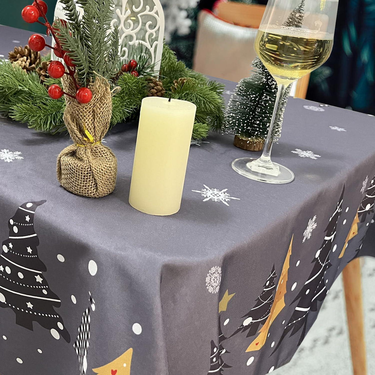 Weihnachts Tischdecke Dunkelgrau 150x300cm Wasserabweisend mit Schneeflocken