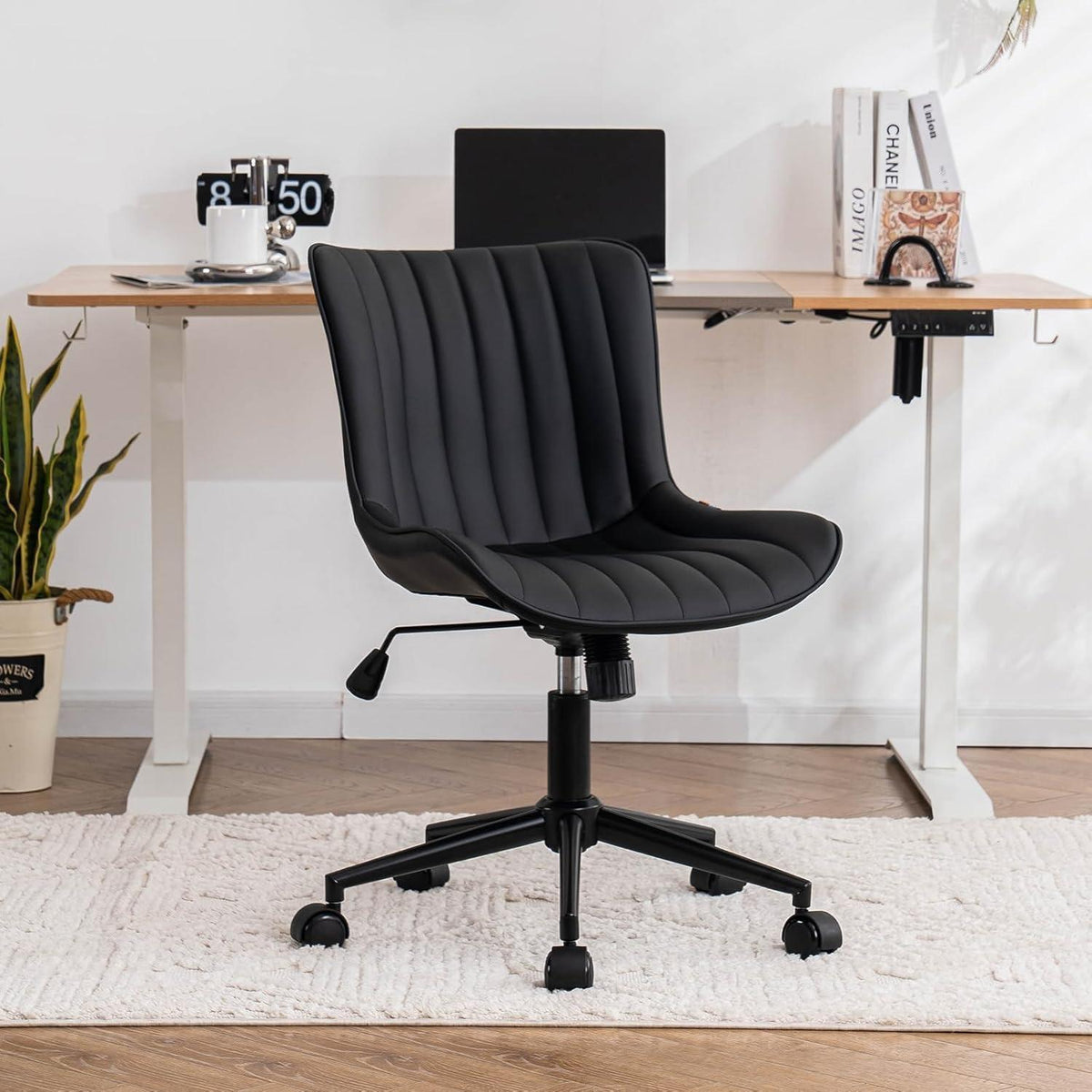 Ergonomischer Bürostuhl in Lederoptik und Wippfunktion, bis 136 kg belastbar