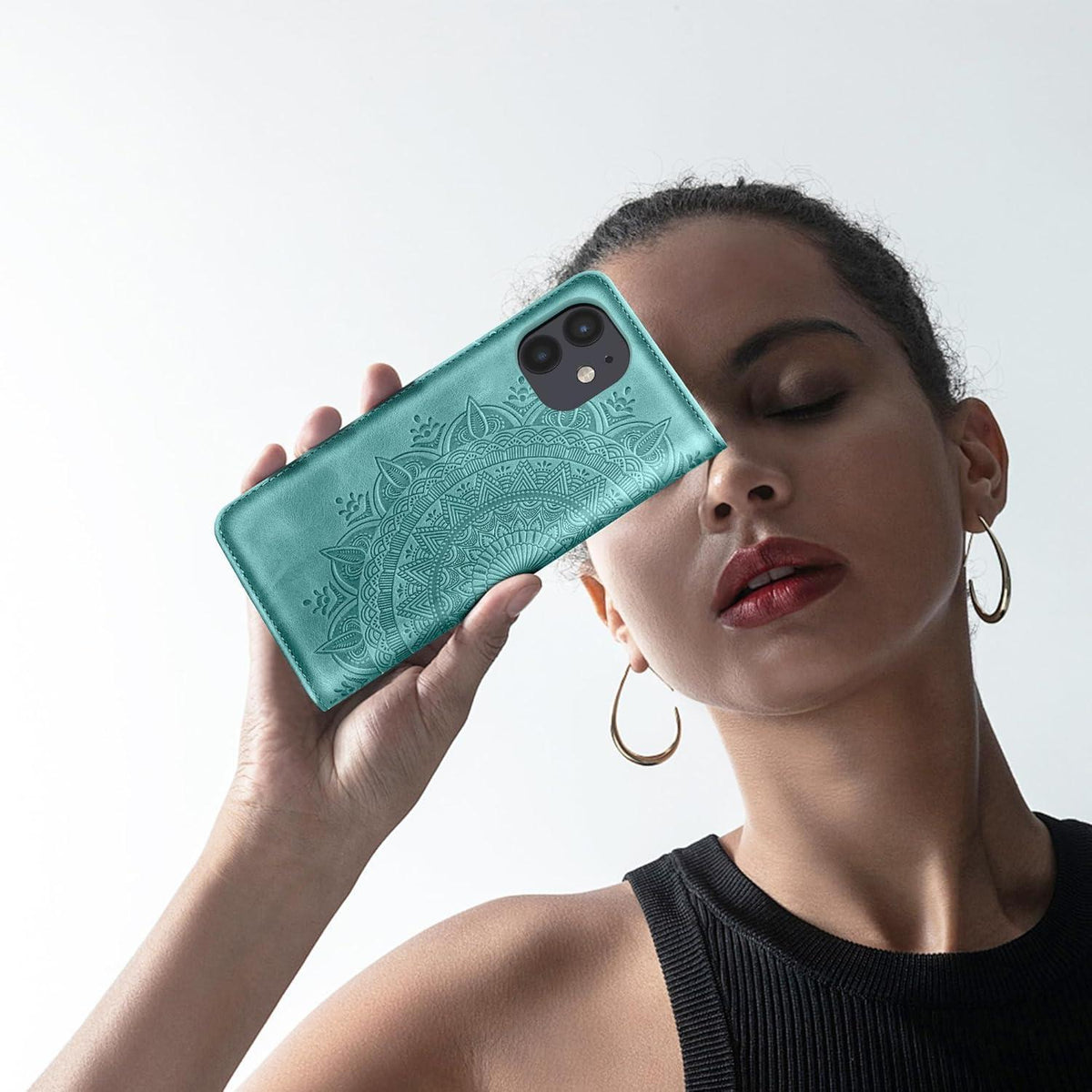 iPhone 11 Hülle mit Kartenfach, Ständer & Magnetverschluss - Grün in Lederoptik