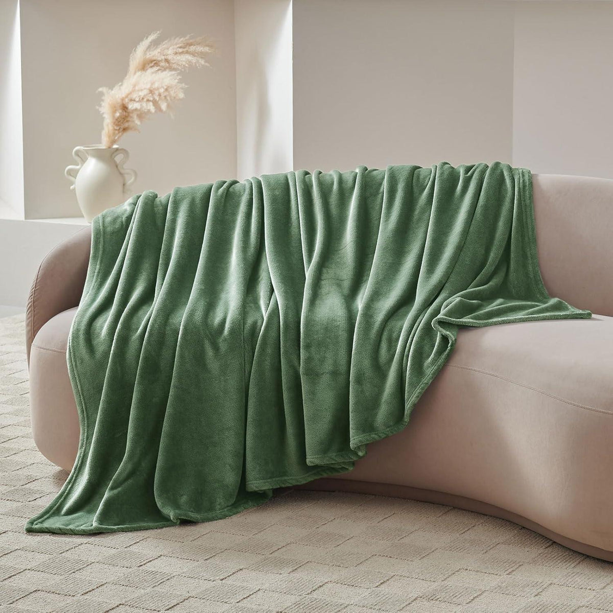 Kuscheldecke Flanell 150x200 cm Grün - Weich & Warm für 4 Jahreszeiten