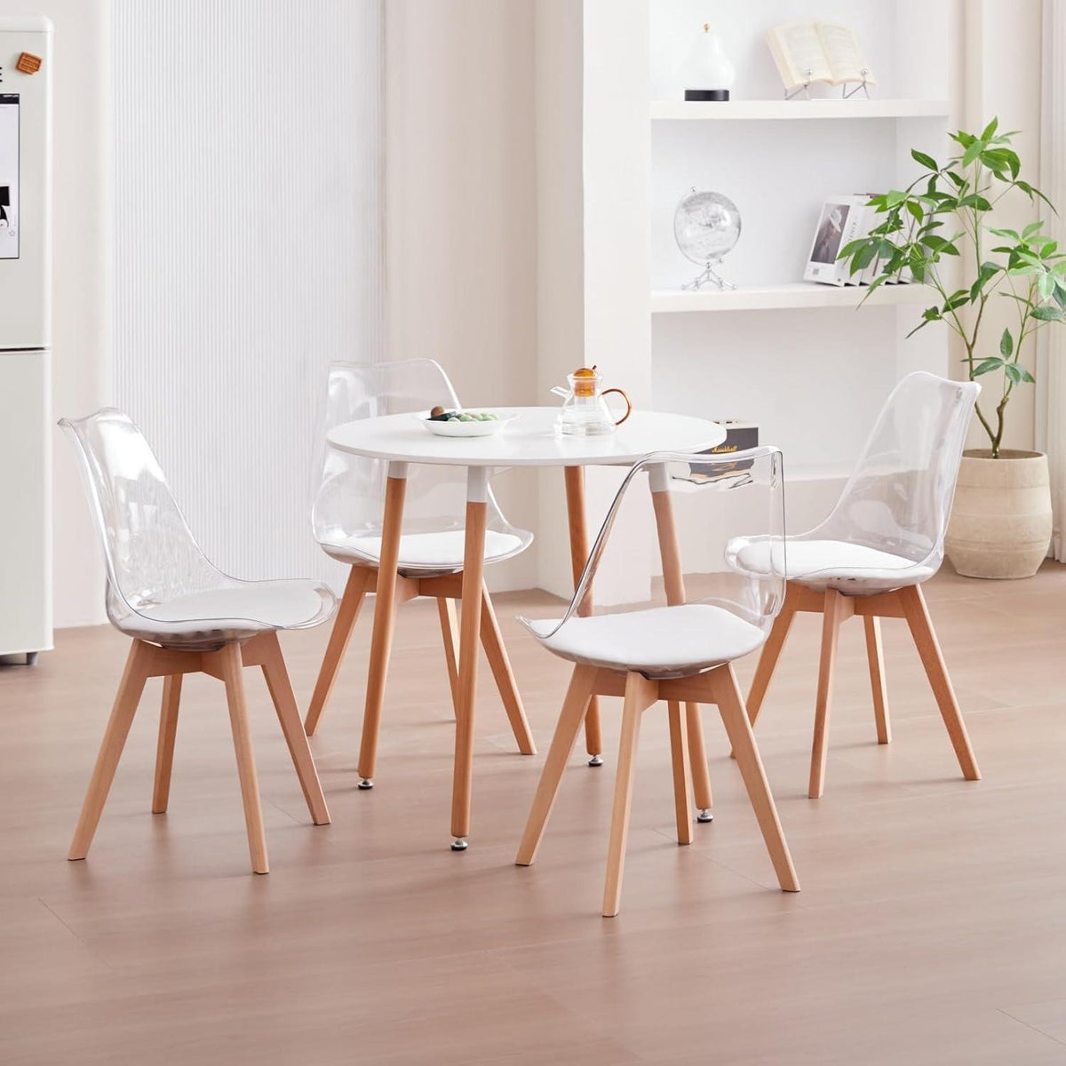 8 Esszimmerstühle mit transparentem Rücken, weißes in Lederoptik