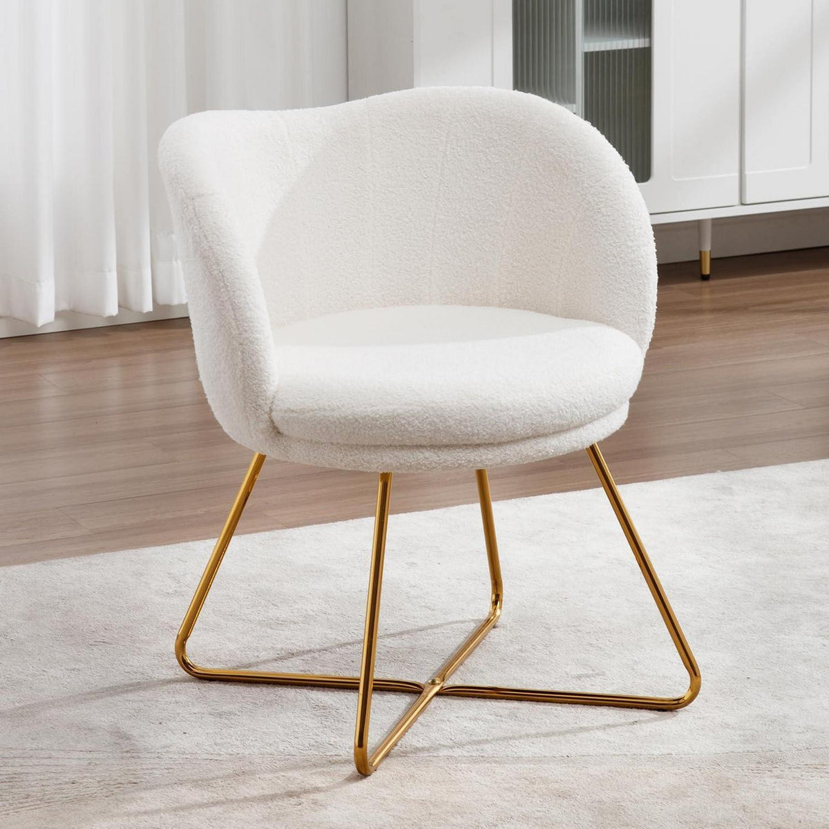 Weißer Kunstfell Sessel – Modern & Bequem für Wohnzimmer