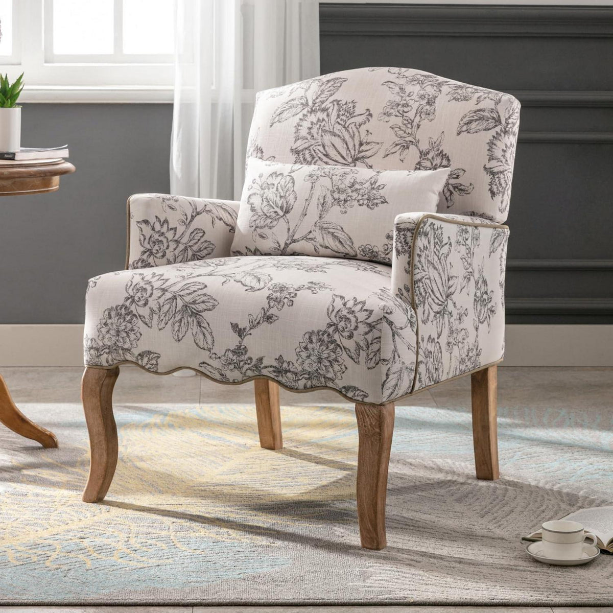 Vintage Sessel mit Armlehne & Blumenmuster – Bequemer Loungesessel