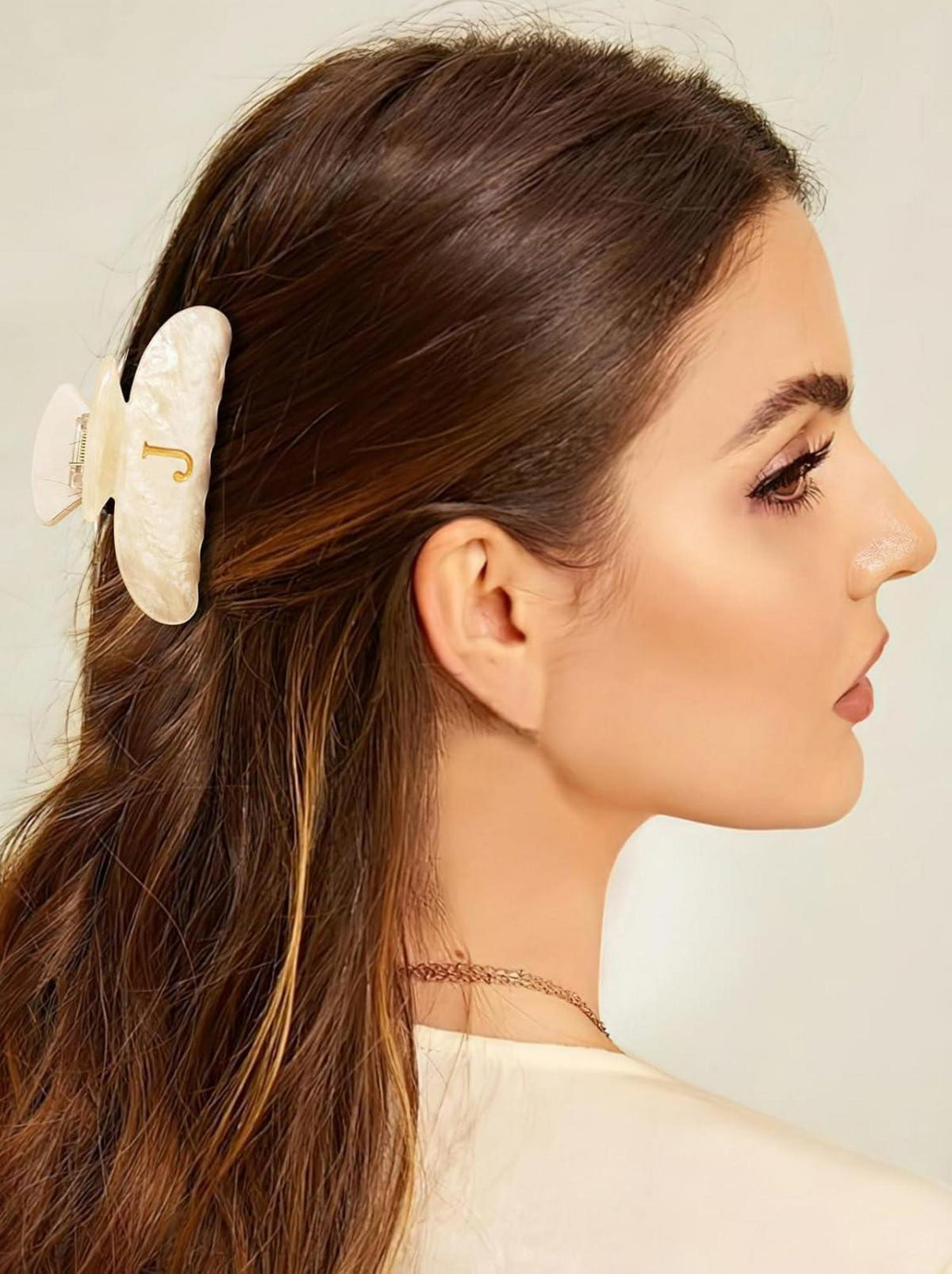 Elegante Damen Haarklammer J Acryl Beige Gold-Detail
