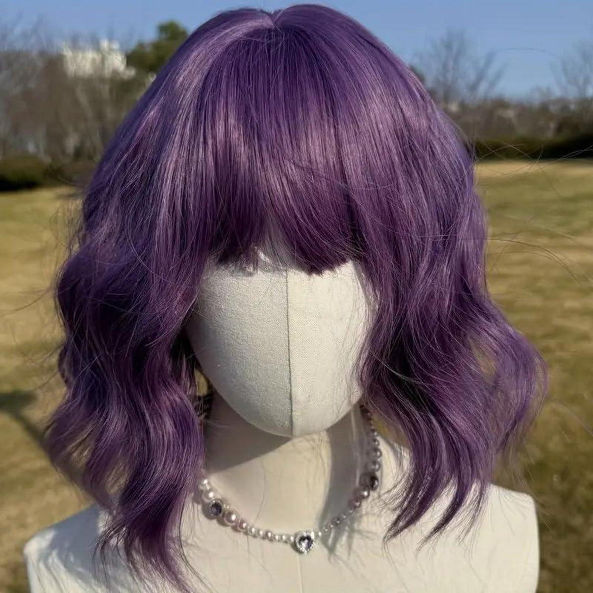 Lila Bob Perücke mit Pony – Lockig, Schulterlang, Synthetisch