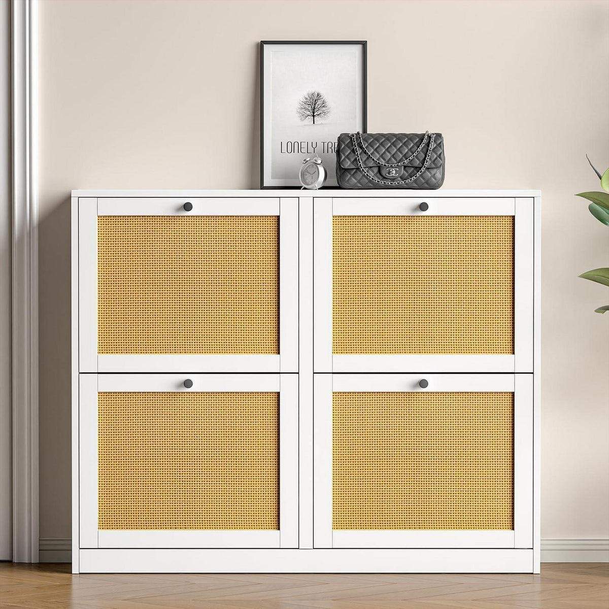 Weißer Schuhschrank mit 4 Klappen & Rattan – Platzsparend & Verstellbar