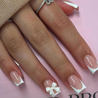 Rosa Weiß French Press on Nails – Kurz & Wiederverwendbar