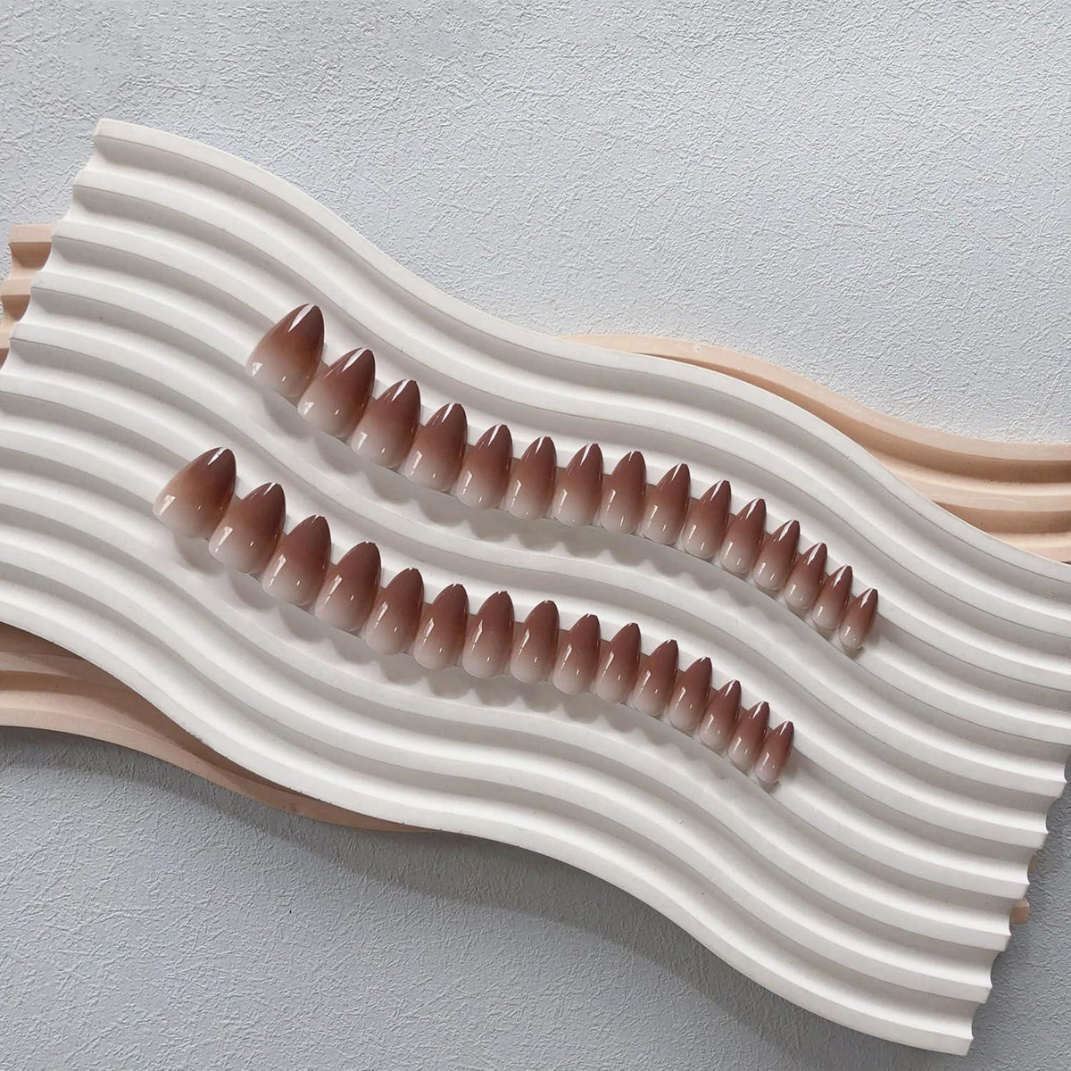 French Nägel Ombré Braun – Kurz Mandel Aufklebenägel Set