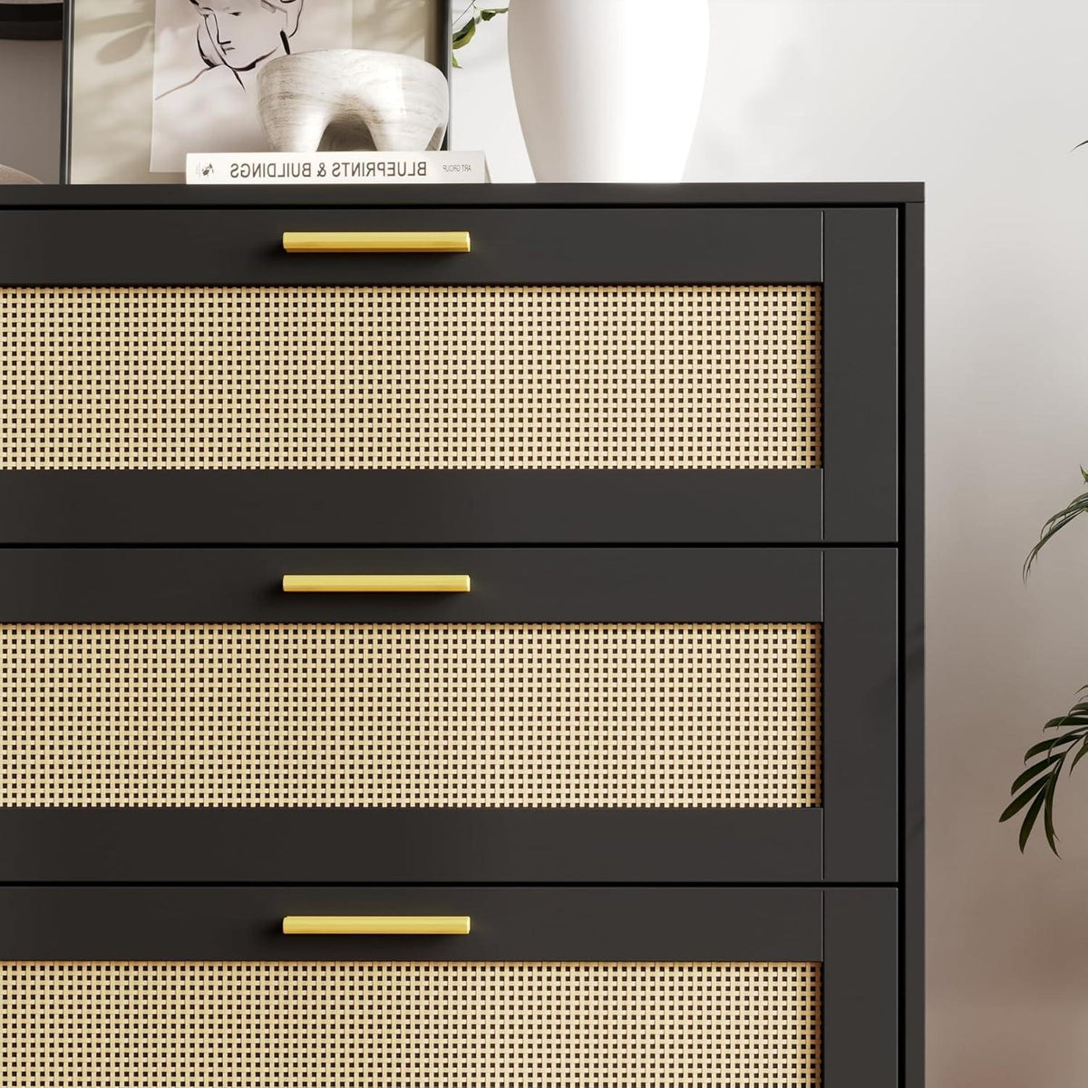 Rattan Kommode mit 6 Schubladen & goldenen Akzenten