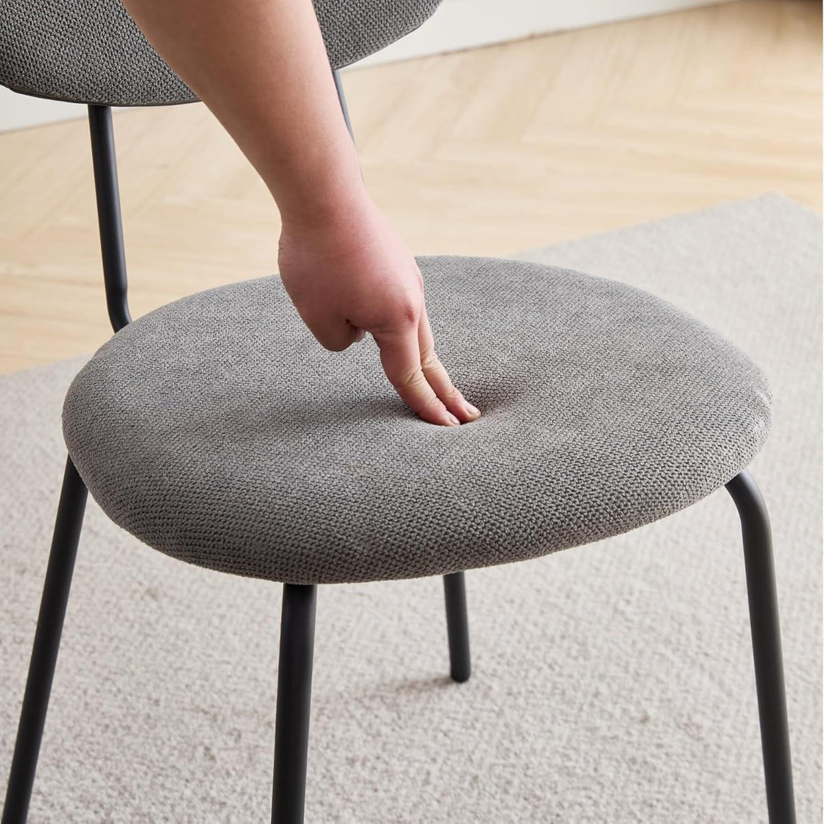 Runder Esstisch Set (100cm) mit 4 modernen Stapelstühlen