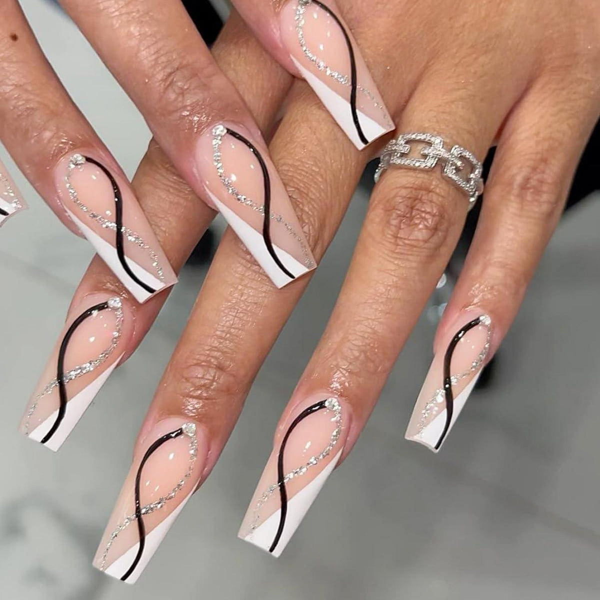 Press On Nägel Set – 24 Stück, Verschiedene Farben & Stile