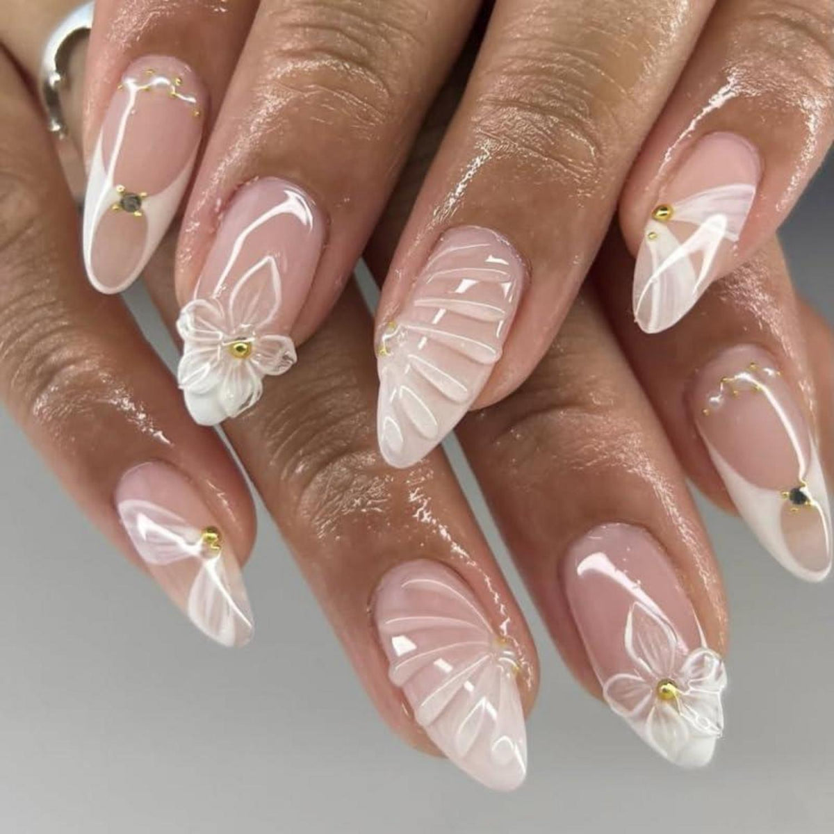 MouyouGlow Press on Nails Weiß French mit Blumen – Künstliche Nägel