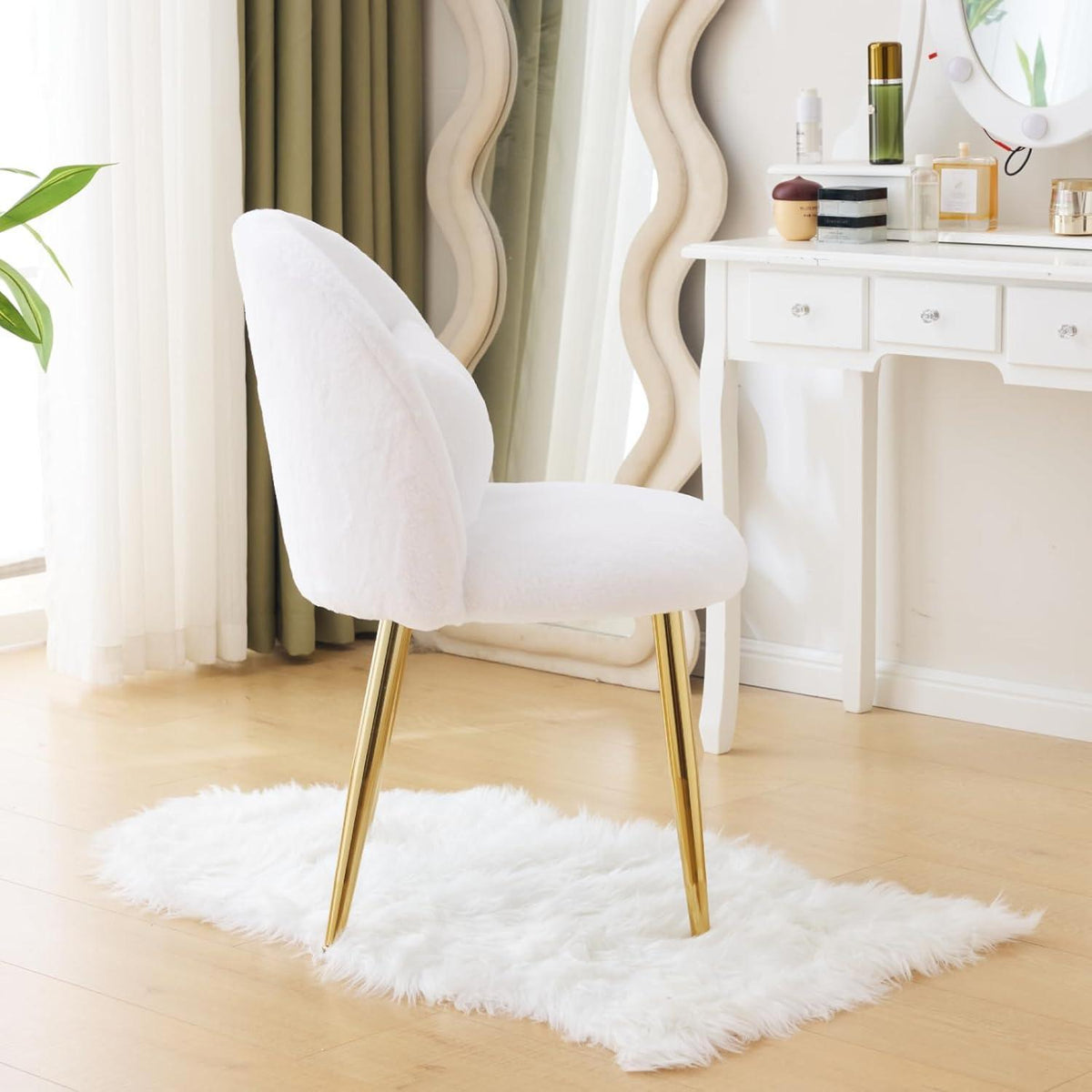 Verstellbarer Sessel mit Kunstfell – Weißer Loungesessel