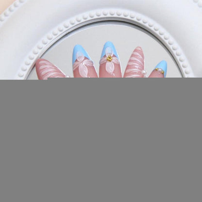 Blaue Almond Press on Nails mit Blumen & Perlen Design