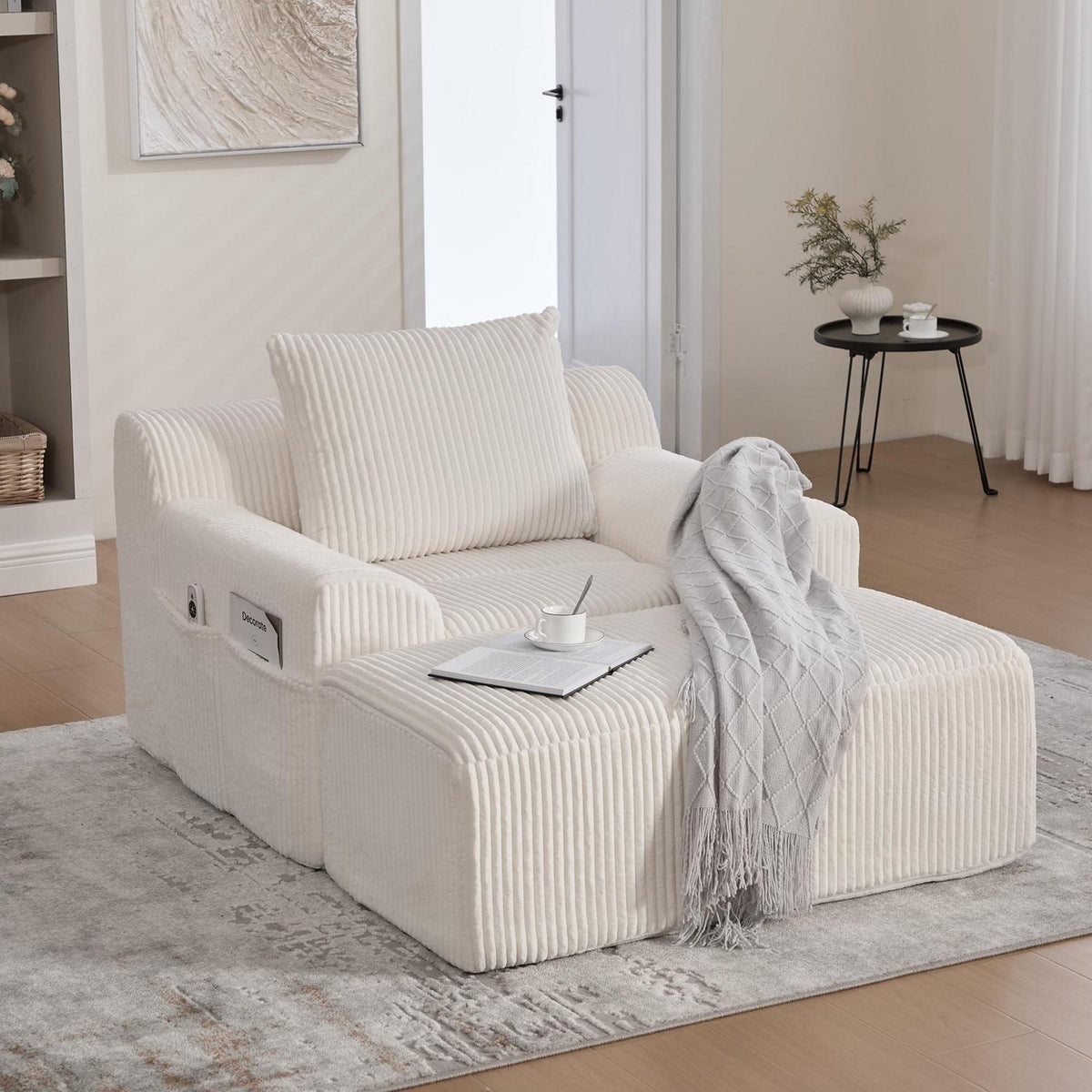 Übergroßer Cord Sessel mit Fußhocker & Seitentaschen – Beige