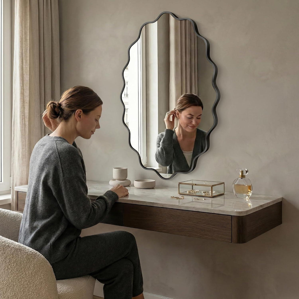 Wavy Ovaler Wandspiegel mit Aluminiumrahmen – 90x60 cm