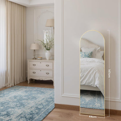 Gebogener Standspiegel 147x44cm – Goldener Aluminiumrahmen