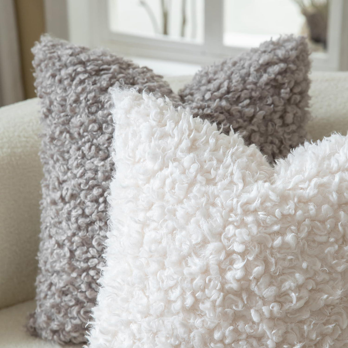 2x Kissenbezug 55x55 cm Creme Bouclé Faux Fell