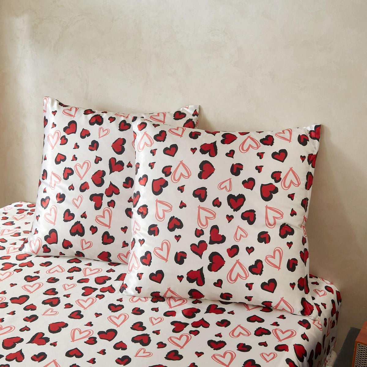 Satin Bettwäsche Set 135x200 Rot Schwarz Herzen